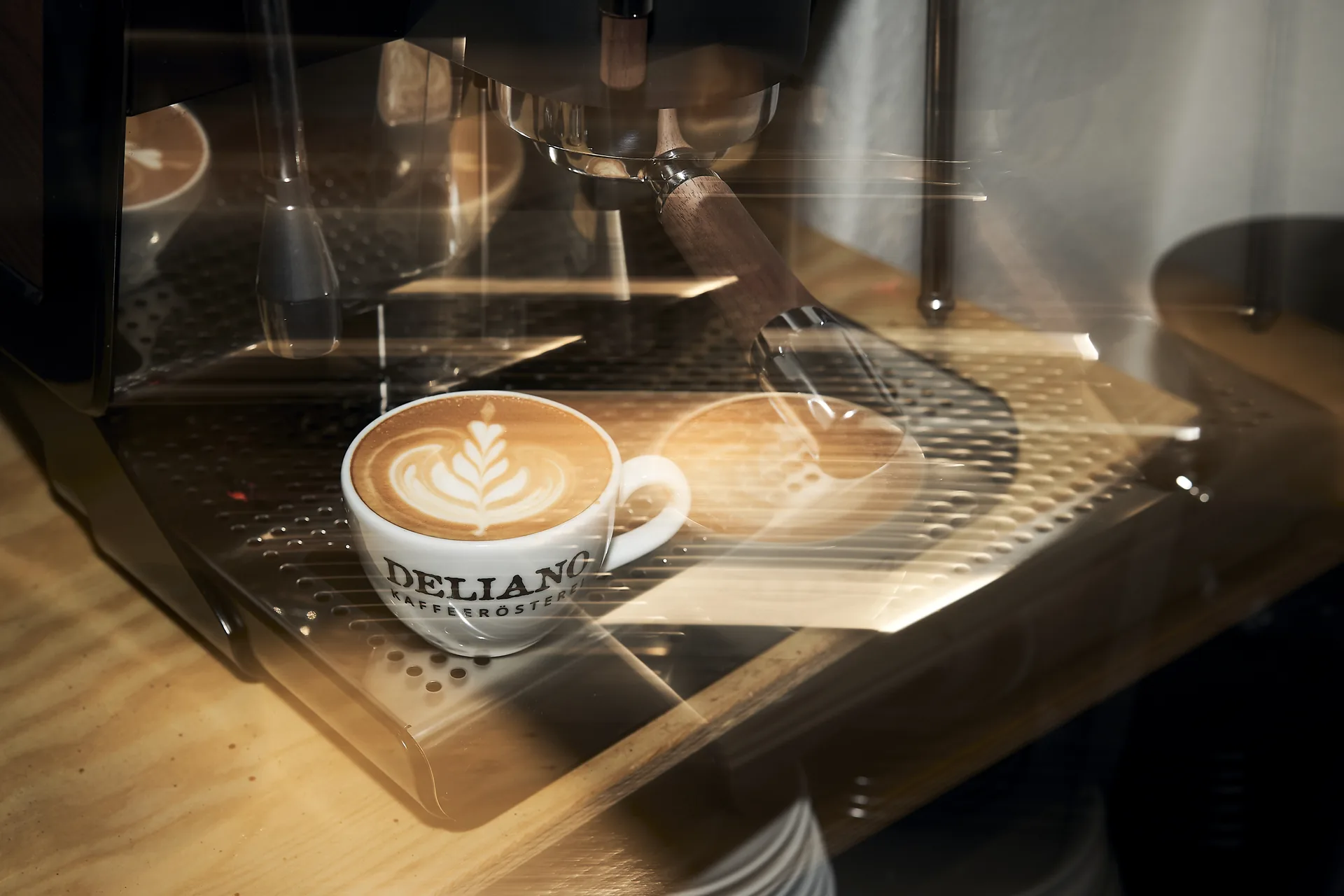 Latte art — craft at the Dörnbacher Café-Bar
